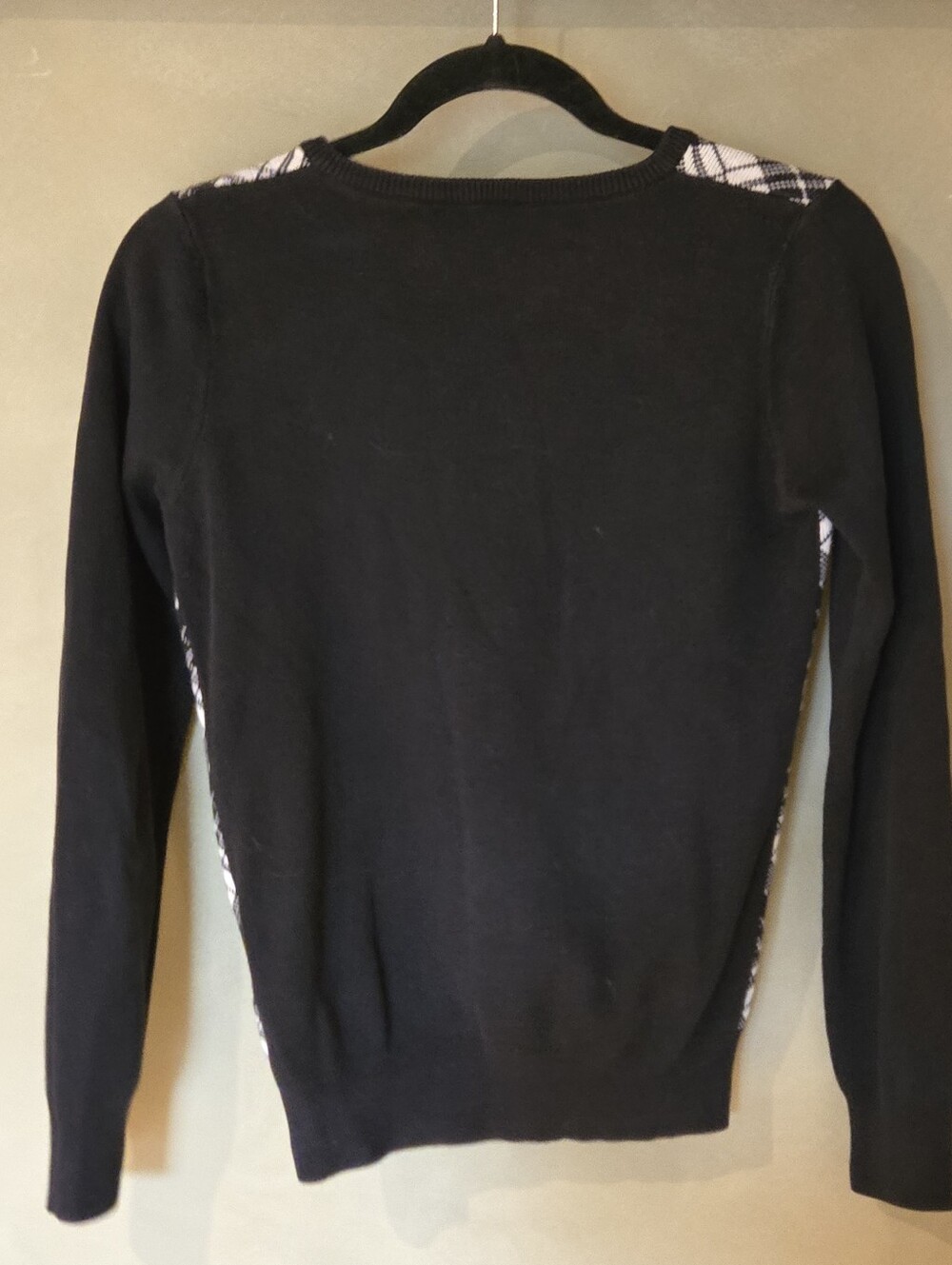 Carhartt | Black & White Plaid V-Neck Sweater, Size XS - Picture 3 of 8